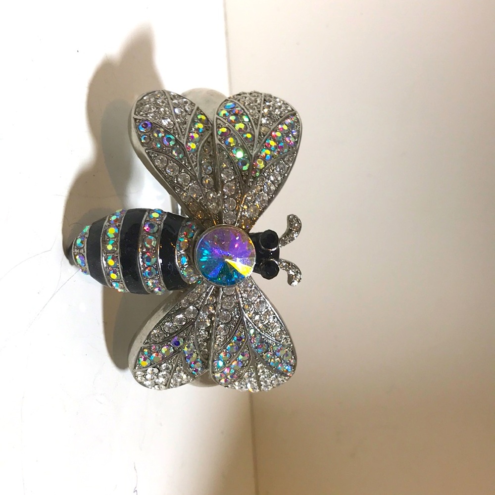 Bee stone hinged  bracket